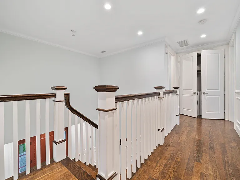 11 Woodhaven Rd — Photo 18
