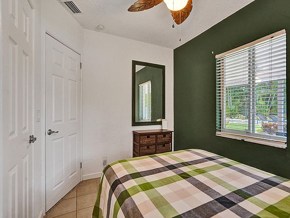5th image of 125 NE 21ST Court