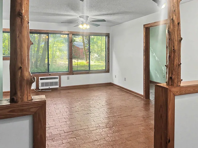 106 Pleasant Dr — Photo 3