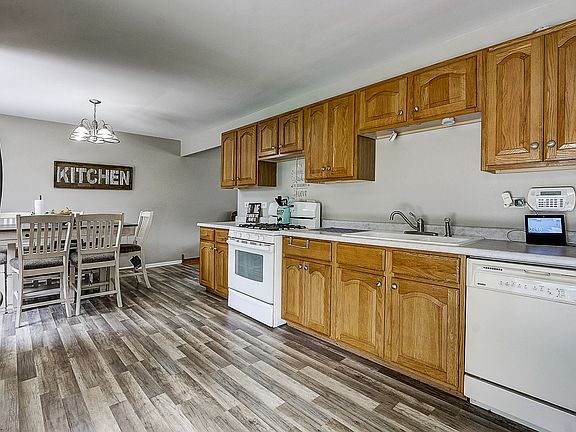 5th image of 118 Heritage Dr