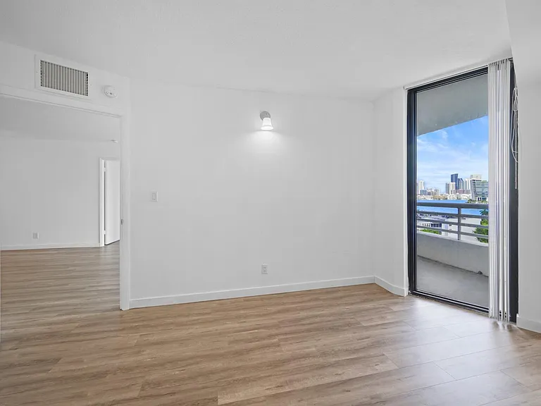 3300 NE 192nd St #915 — Photo 12