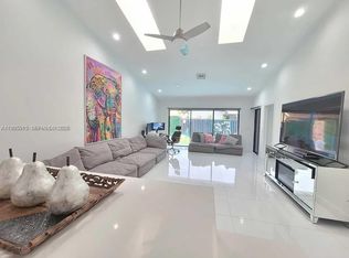270 SE 7th St, Dania Beach, FL 33004