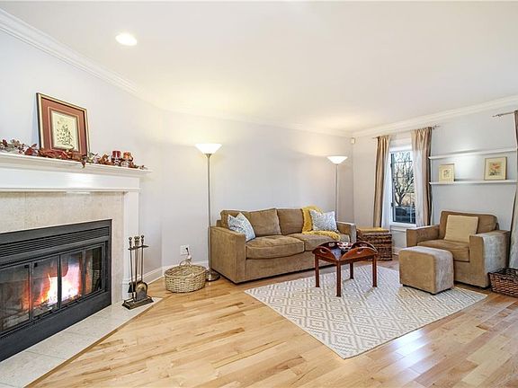5th image of 13 Kings Park Dr