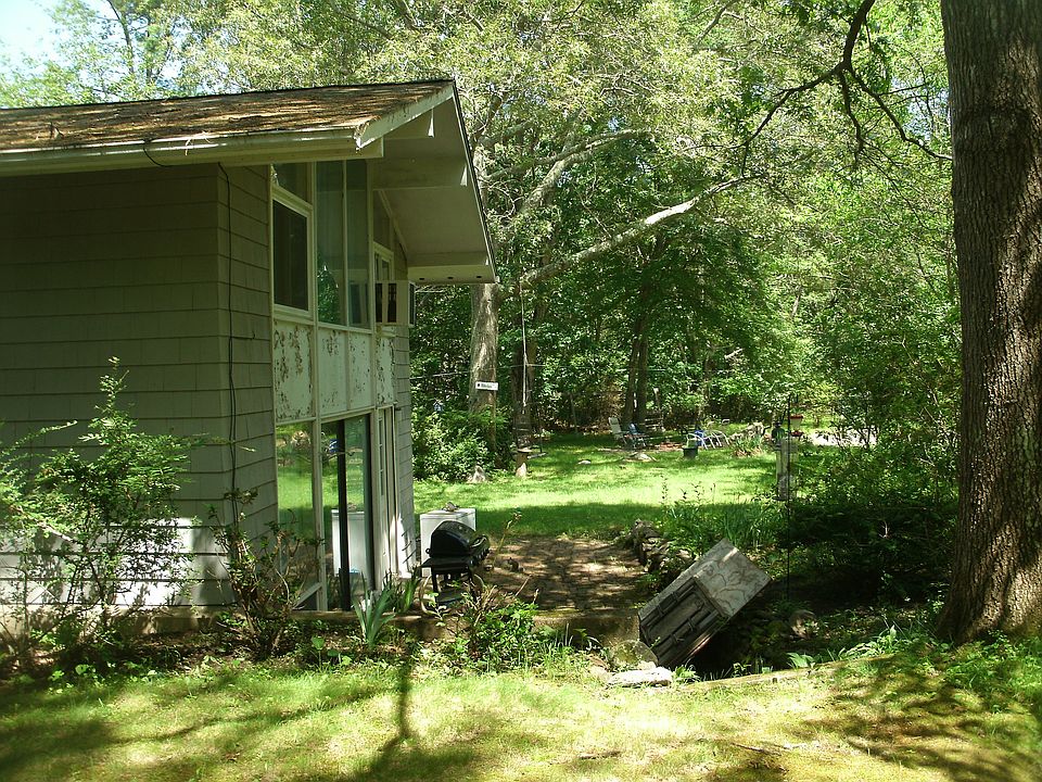 2nd image of 60 Spring Hill Rd