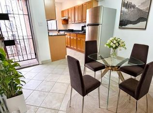 3059 32nd St #3, Astoria, NY 11102