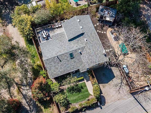 4th image of 21385 Madrone Dr