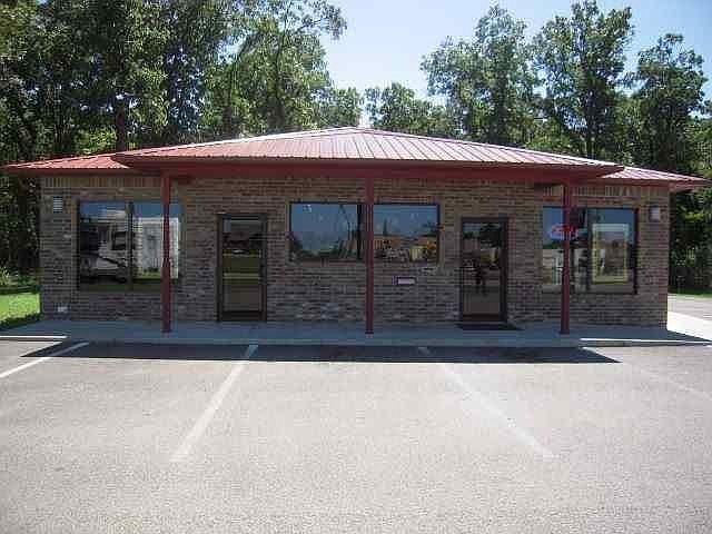 2nd image of 604 E Highway 33