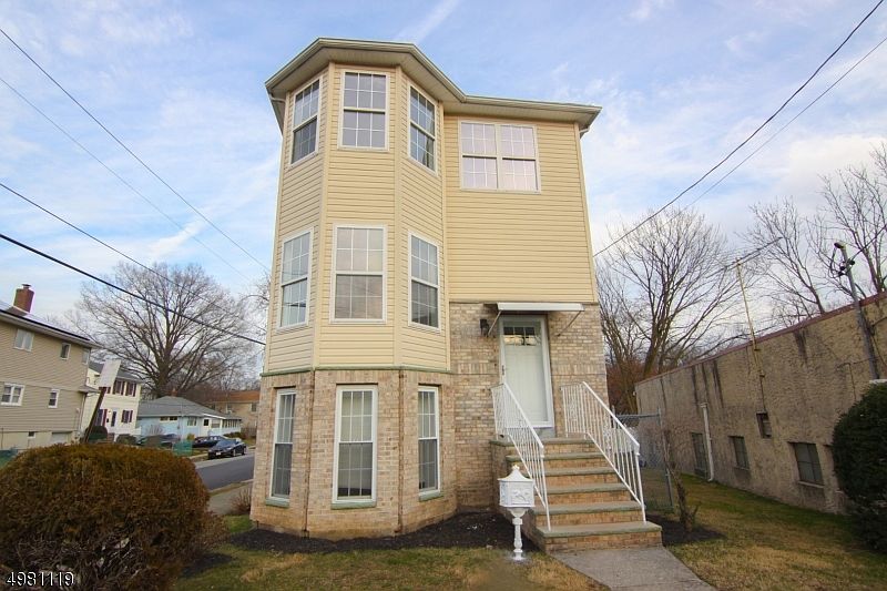 1st image of 375 Broughton Ave