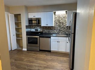 2327 Ogden Ave APT 10, Downers Grove, IL 60515