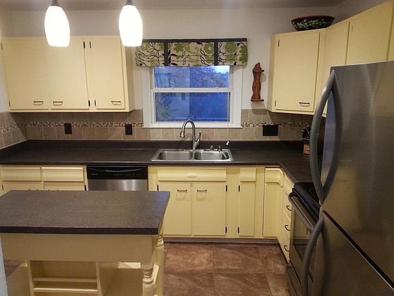 Kitchen refinished (Jan 2013)