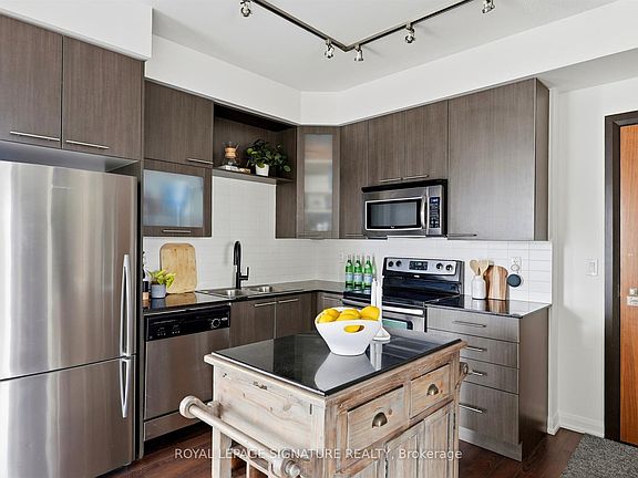 3rd image of 500 Sherbourne St #2009
