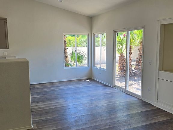3rd image of 78755 Irwin Cir
