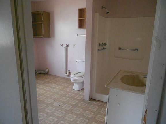 2nd image of 826 2nd St