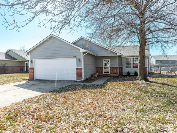 709 Deerfield Cir, Valley Center, KS 67147
