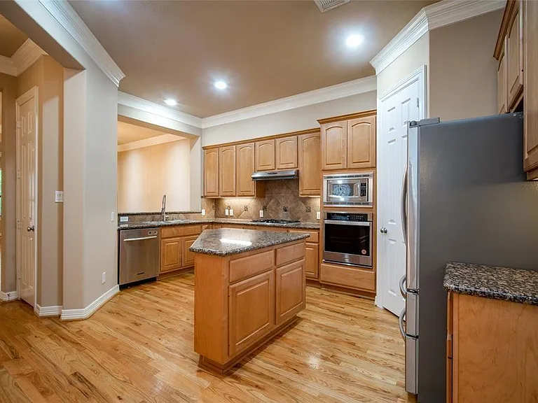 2906 Royal Oaks Crst — Photo 5