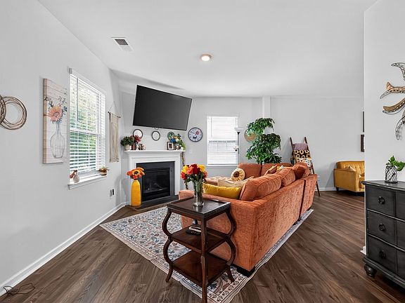 2nd image of 4127 Village Blvd