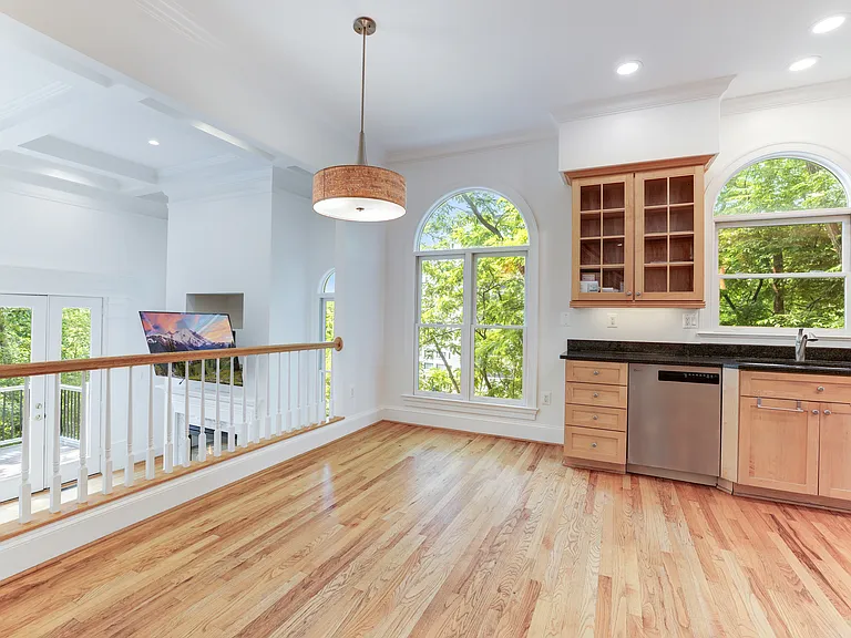 1332 N Oak St — Photo 10