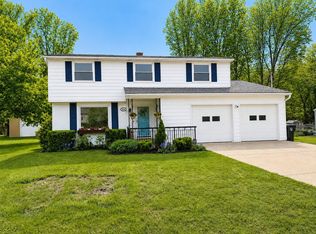 1014 Aris Dr, Erie, PA 16505