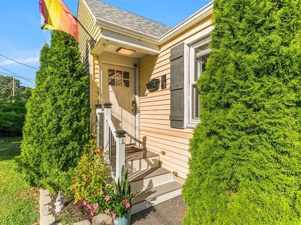 178 George Arden Ave, Warwick, RI 02886