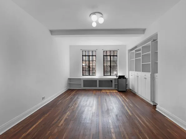 320 East 42nd Street image 1 of 10