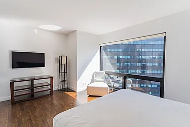 Rented by R New York