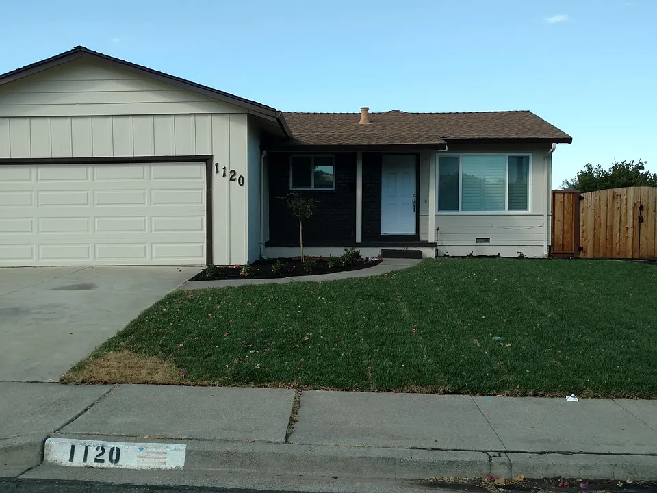 1120 Monterey Dr