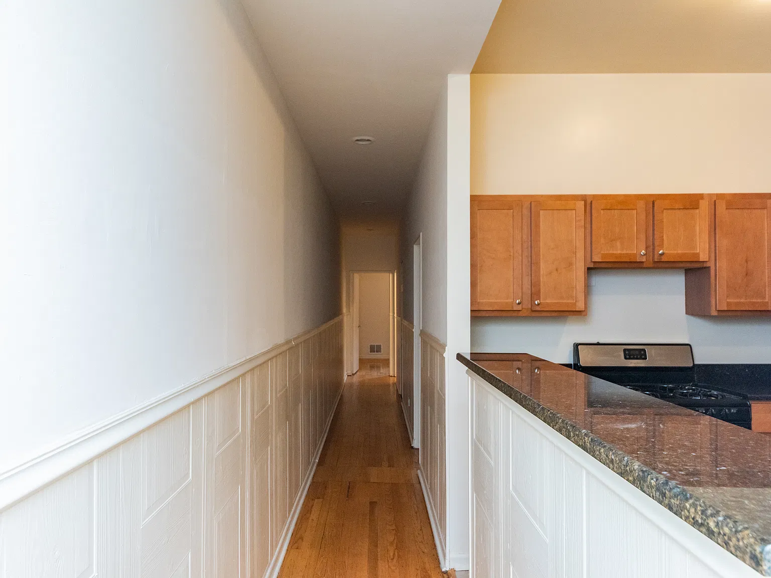 2 bed, 1000 sqft, $2,900 — Photo 4