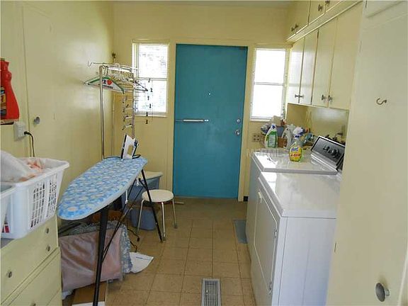 5th image of 326 W Graham Park Dr