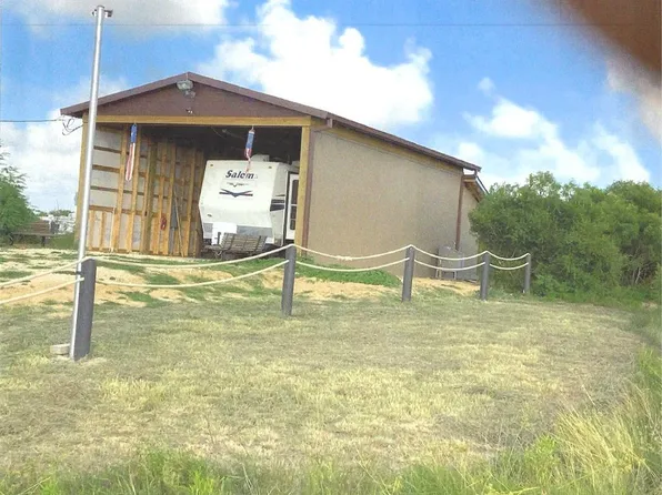 247 Porpoise Dr, Palacios, TX 77465