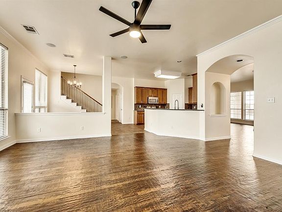 4th image of 540 Alexander Ln