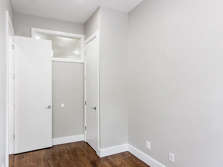 206 Scholes St #27 — Photo 8