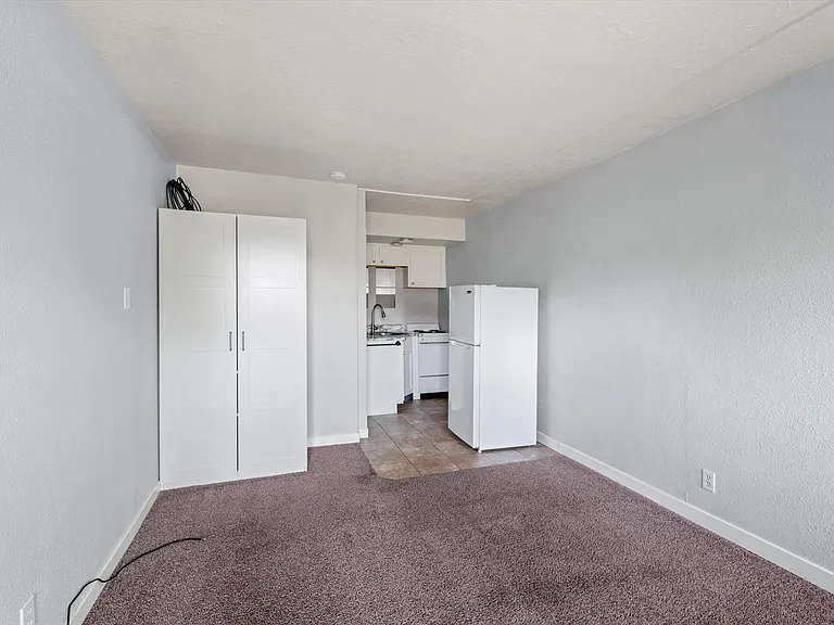 241 N 800 W — Photo 3