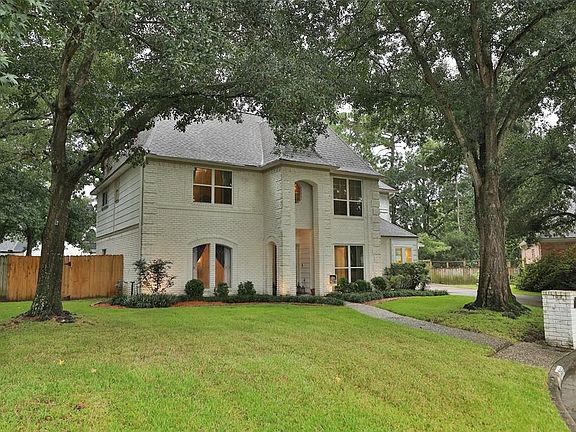 THE LARGE LOT HAS OVER 11,520 SQ FT