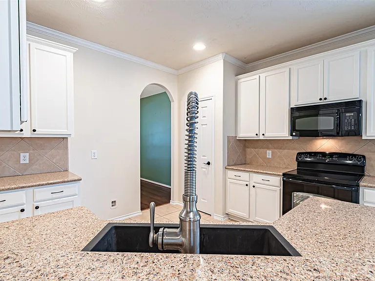 17911 Serene Shore Dr — Photo 17