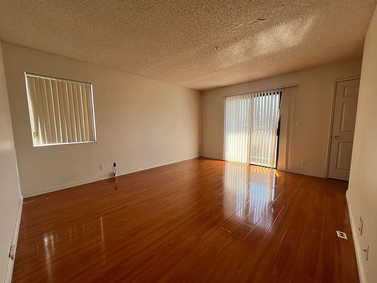 2200 Larch St — Photo 3
