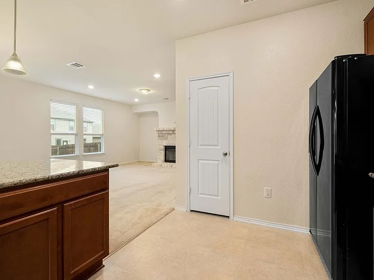 907 Solitude Dr — Photo 14