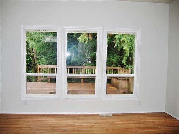 5th image of 723 106th Pl SE