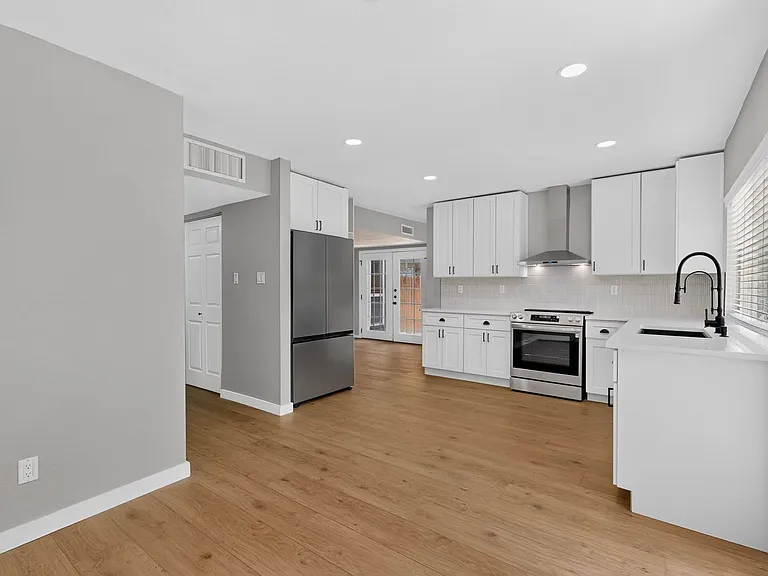243 Woodhurst Dr — Photo 15
