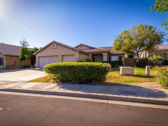 3rd image of 8724 W Paradise Ln