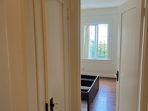 5th image of 5123 Marathon St #5127-1/2