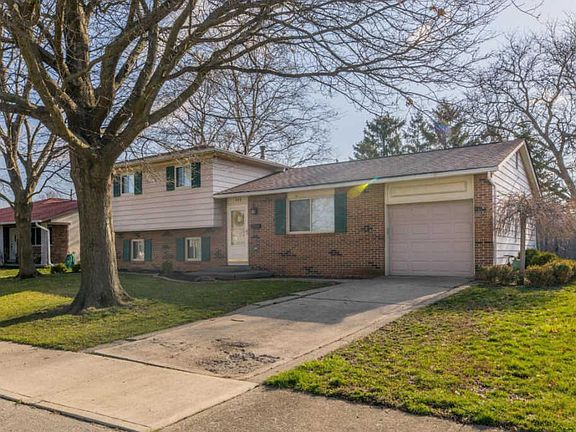 2nd image of 548 Braxton Pl W