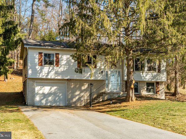 5 Dogwood Ln, Willow Street, PA 17584