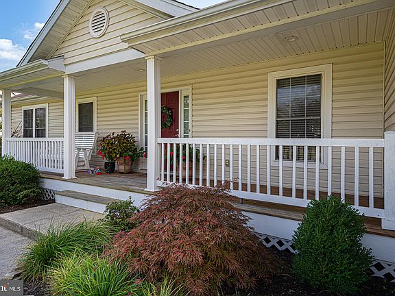 4th image of 116 E Bourne Way