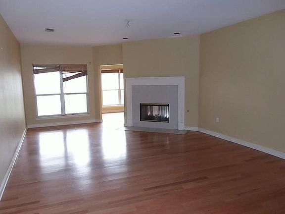 5th image of 2112 Summertree St