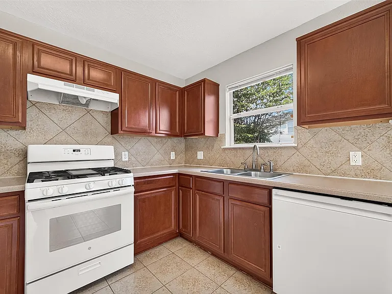 3519 Fuller Bluff Dr — Photo 9