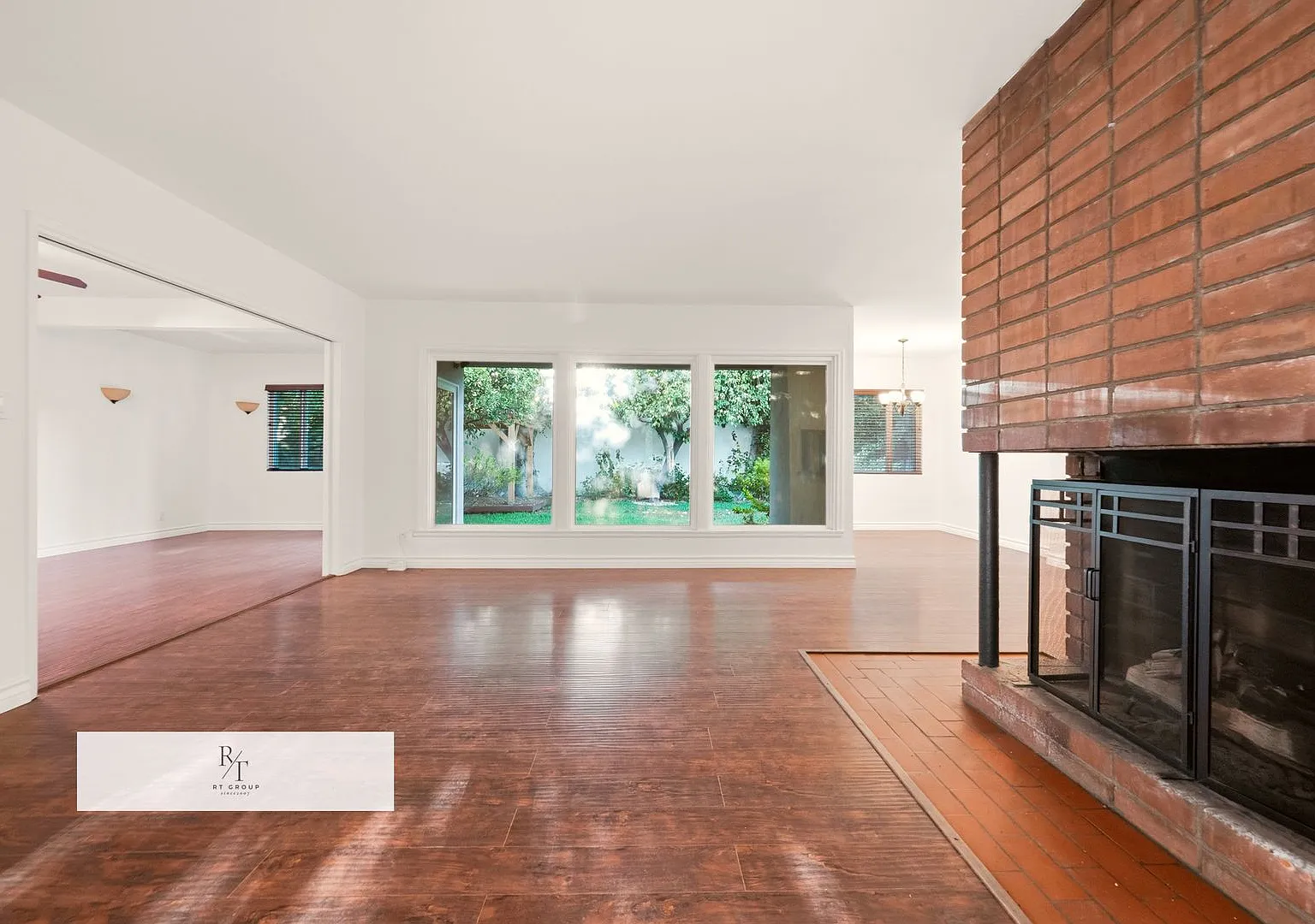 North Hollywood 3-Bedroom with Gated Driveway and Solar — Photo 4