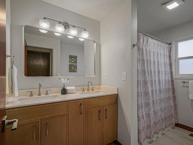2955 Wedgewood Ct NE — Photo 7