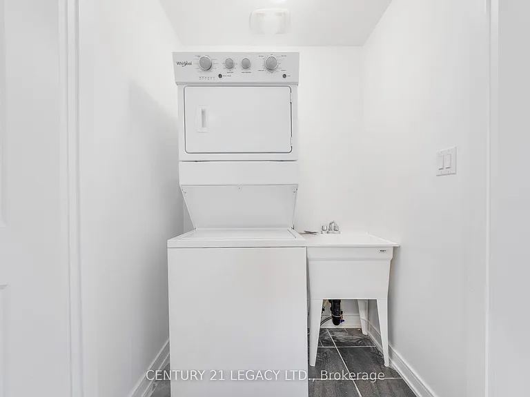 131 Blue Forest Cres — Photo 38