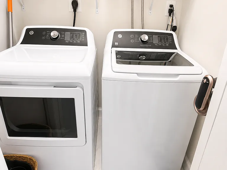 Brand-new high-capacity GE washer and dryer set in the Guest Suite. Ideal for large laundry loads, added convenience, independence, and comfort during extended Naples stays.
