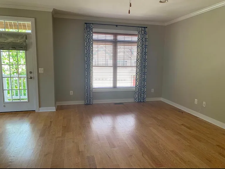 2132 Saranac Ct — Photo 5